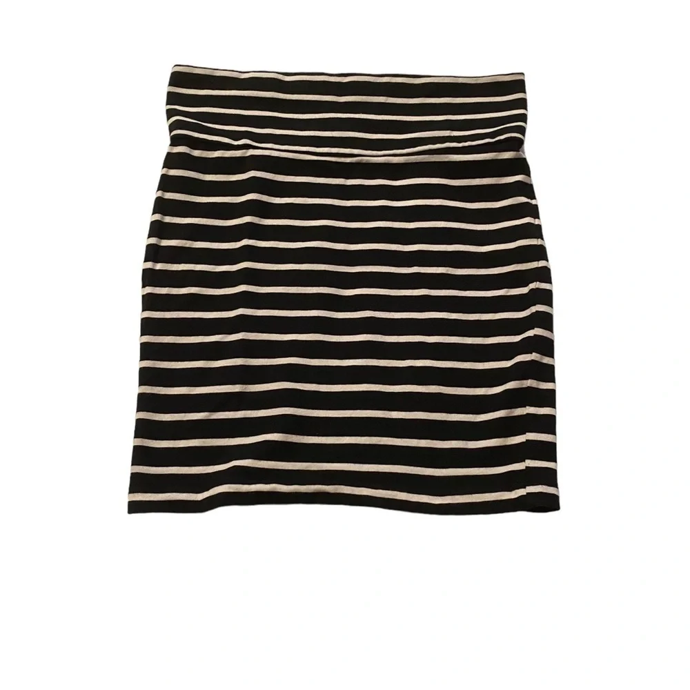Forever 21 Black and White Striped Mini Skirt Size Medium - Picture 2 of 4